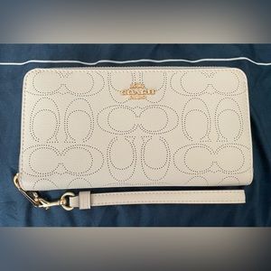 2 DAY SALE 🌸 COACH 🌸 Wallet Sig. Leather C4715 Chalk ~Perfect Condition